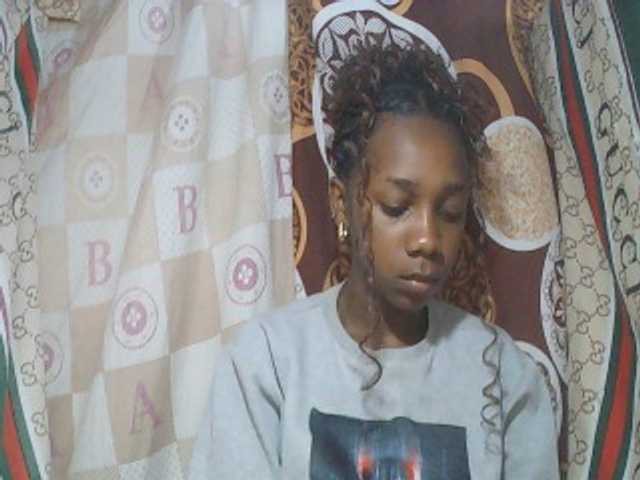 Monica-Sexy, en directo ahora en BongaCams