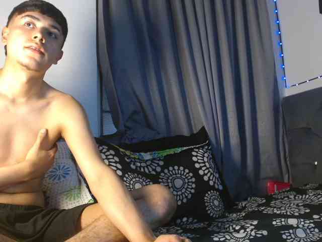AlejoYDavid Live Webcam on BongaCams