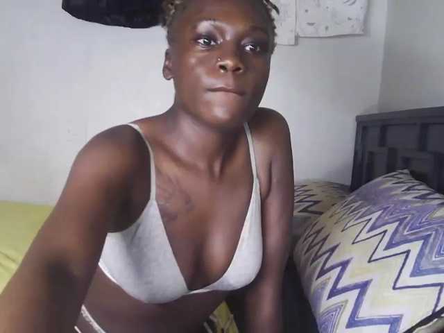 Pixie-Zora live cam on BongaCams