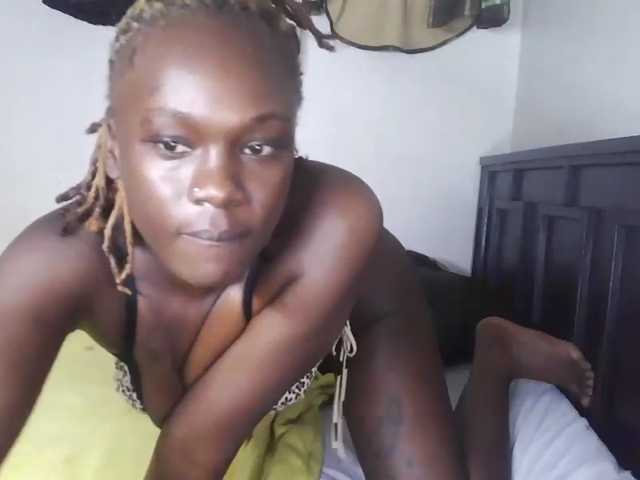 Pixie-Zora live cam preview
