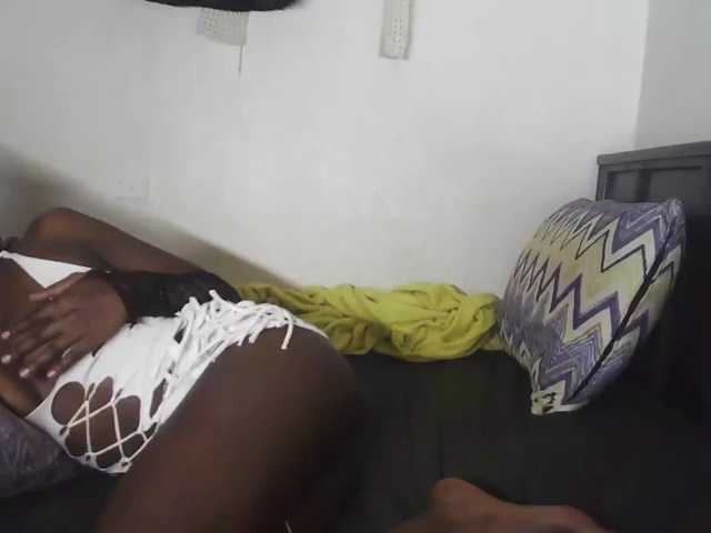 Pixie-Zora live cam on BongaCams
