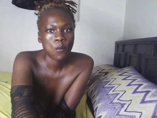 Pixie-Zora live cam on BongaCams