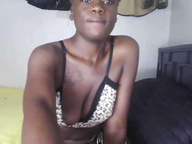 Pixie-Zora live cam on BongaCams