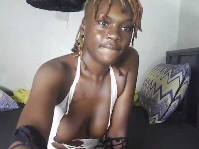 Pixie-Zora, 18 y/o - Live Cam on BongaCams