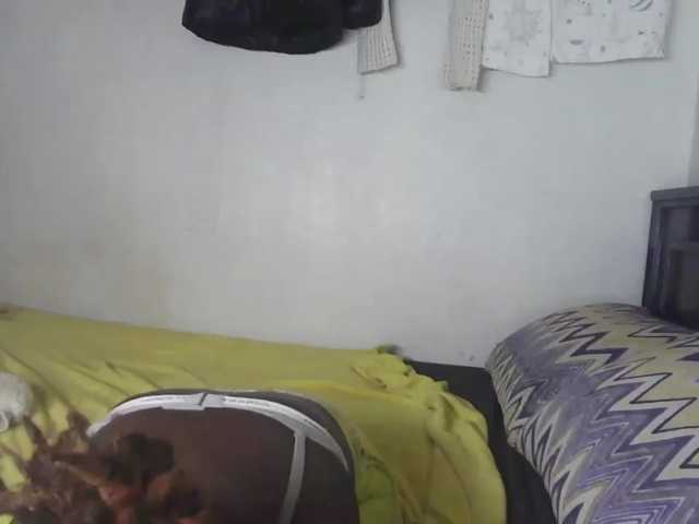 Chat with Pixie-Zora live cam