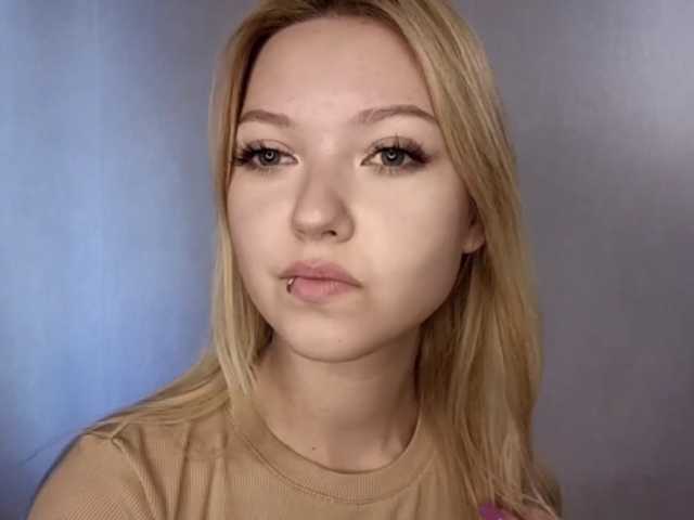 PiperWernick live cam on BongaCams