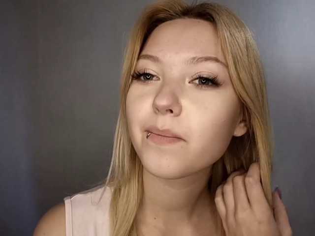 PiperWernick live cam on BongaCams