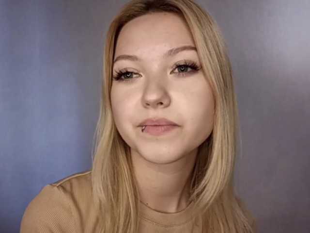 PiperWernick live cam on BongaCams
