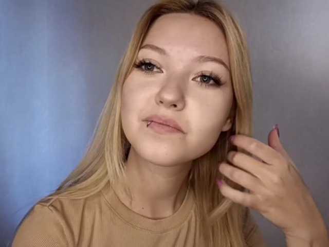 PiperWernick live cam on BongaCams