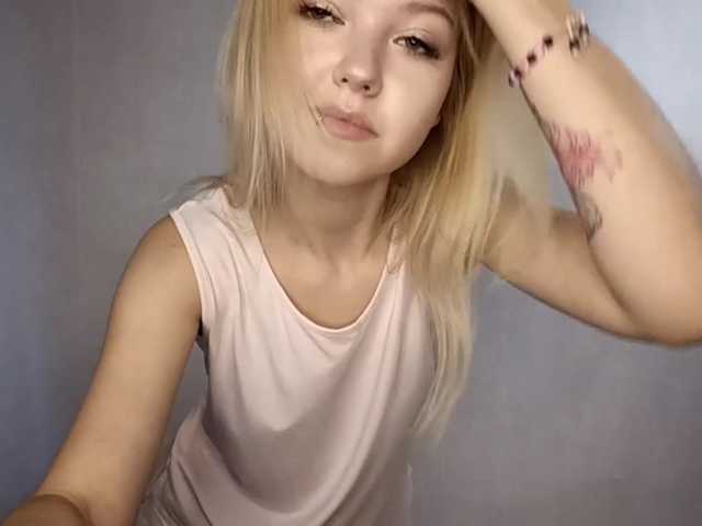 PiperWernick live cam on BongaCams