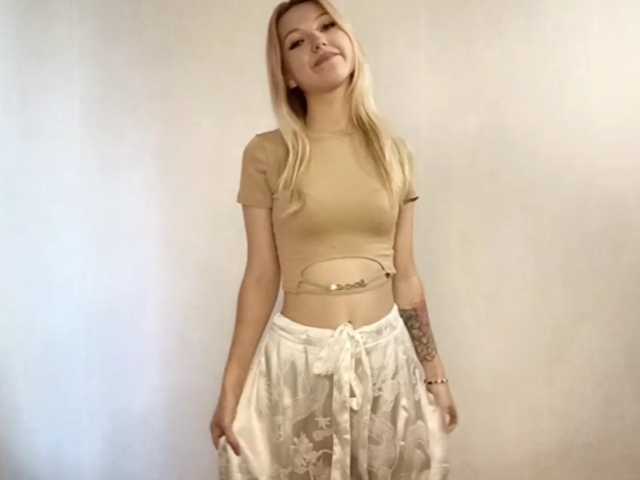 PiperWernick live cam on BongaCams