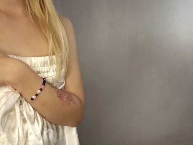 PiperWernick live cam on BongaCams