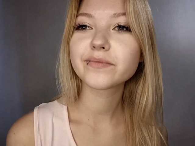PiperWernick live cam on BongaCams