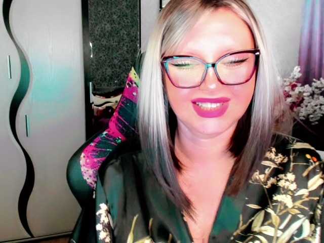YourMilfa live cam preview