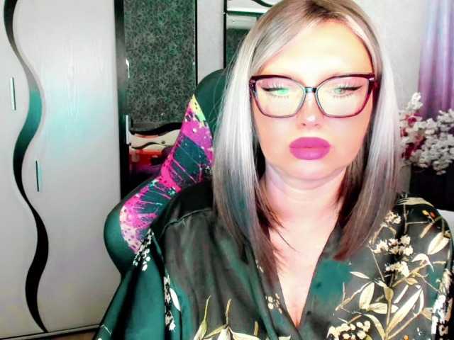YourMilfa live cam preview
