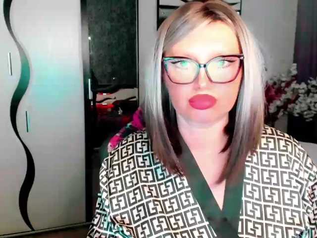 YourMilfa live cam preview