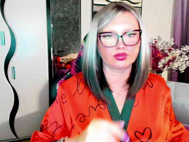 YourMilfa webcam