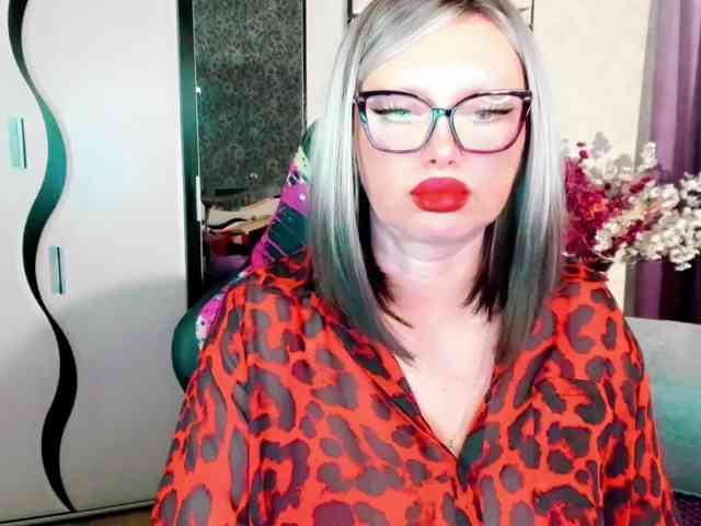 YourMilfa webcam