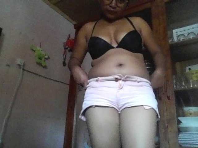 annah3, live now on BongaCams