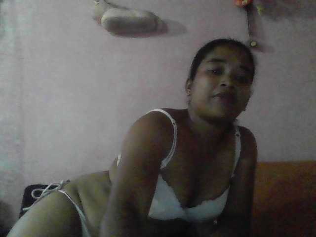annah3, live now on BongaCams