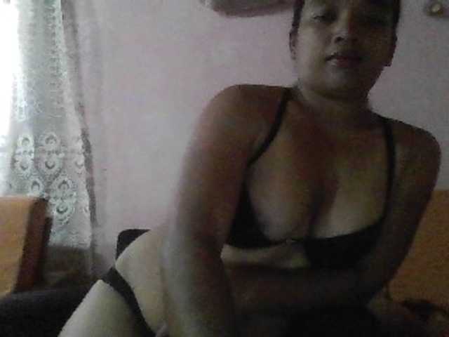 annah3, en directo ahora en BongaCams