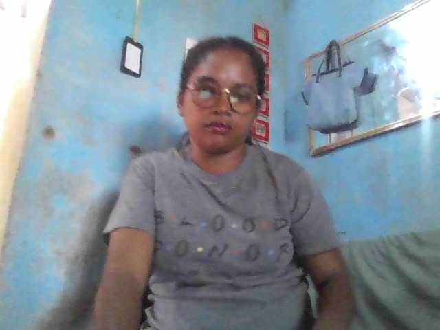 annah3, en directo ahora en BongaCams