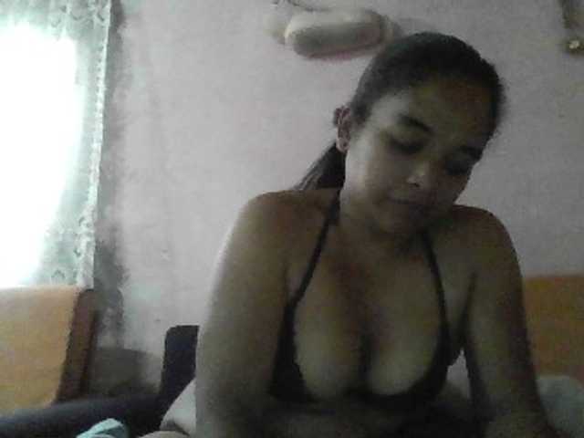 annah3, en vivo ahora en BongaCams