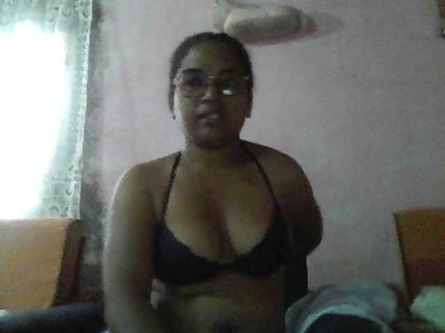 annah3, en vivo ahora en BongaCams