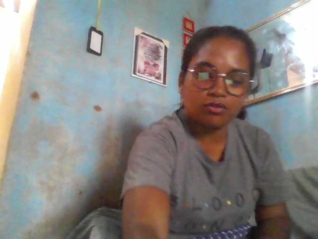 annah3, live now on BongaCams