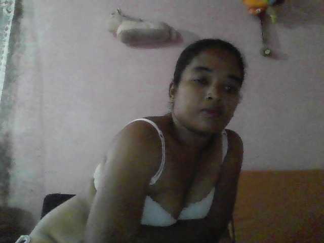 annah3, live now on BongaCams