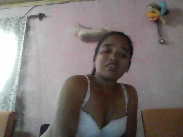 annah3, live now on BongaCams
