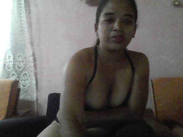 annah3, en directo ahora en BongaCams