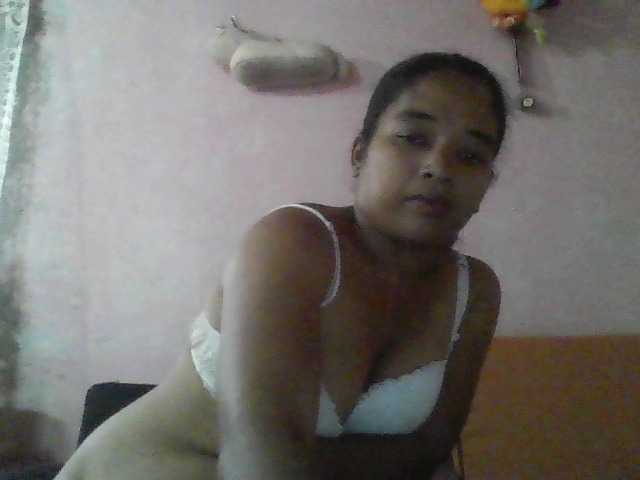 annah3, live now on BongaCams