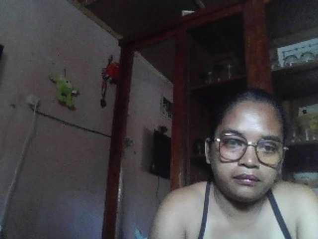 annah3, live now on BongaCams