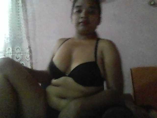 annah3, live now on BongaCams
