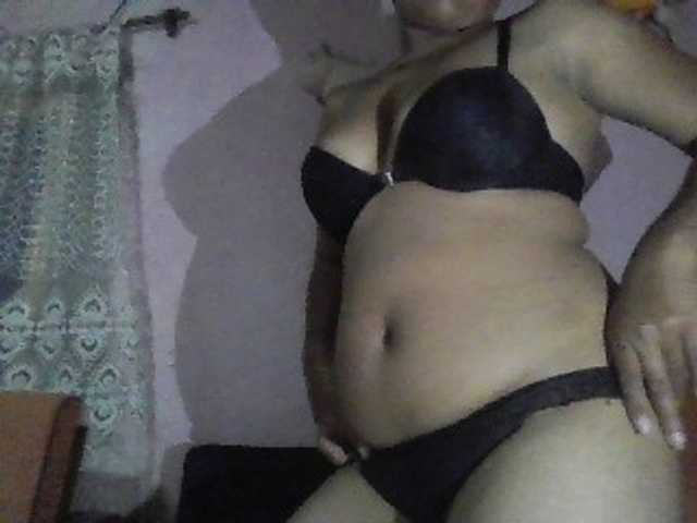 annah3, live now on BongaCams