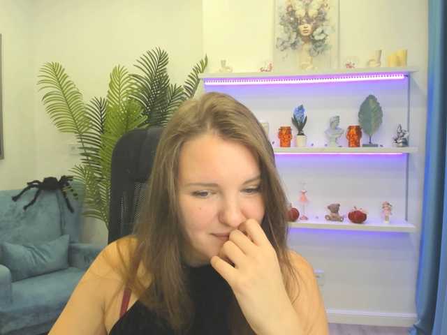 le modèle AliceSagkew est en webcam porno dans un show sur le site bongacams, il possède les tags suivants: White/Caucasian,Blonde,Shaved
