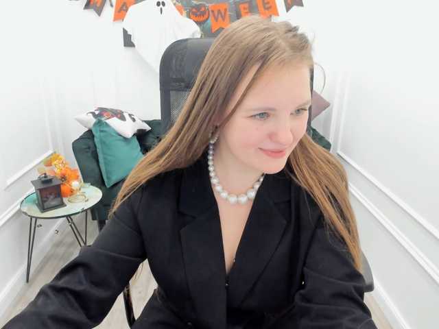 le modèle AliceSagkew est en webcam porno dans un show sur le site bongacams, il possède les tags suivants: White/Caucasian,Blonde,Shaved