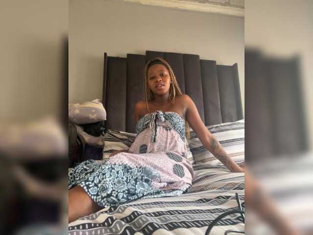 CatherineLarson, live now on BongaCams