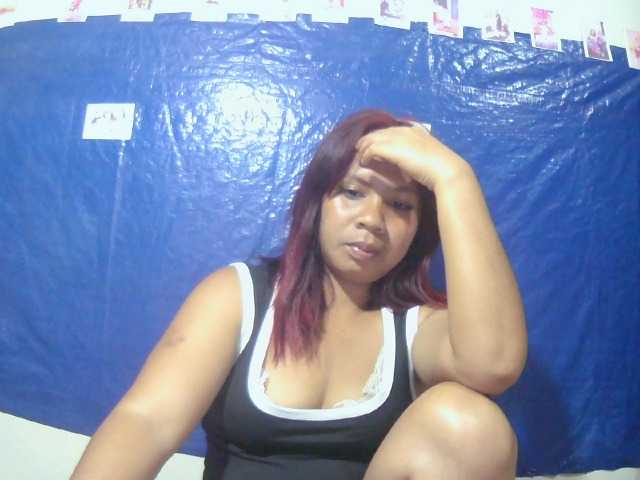 Donia77 live cam preview