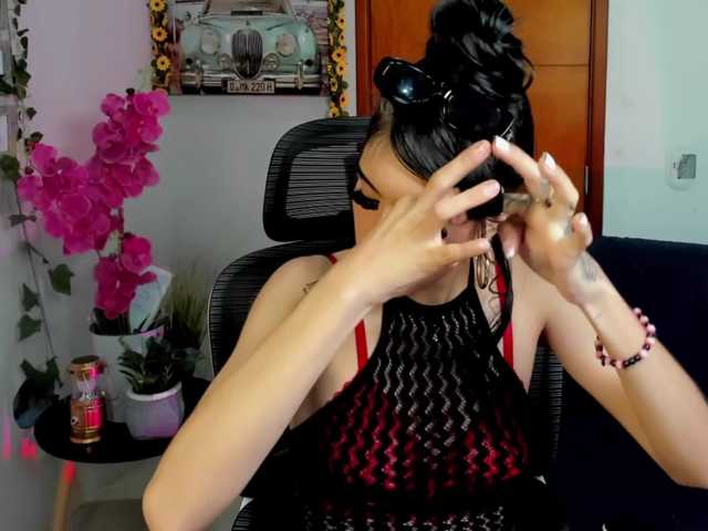 Lucy-clinton live cam on BongaCams