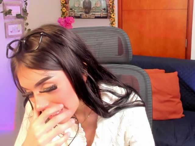 Lucy-clinton live cam on BongaCams