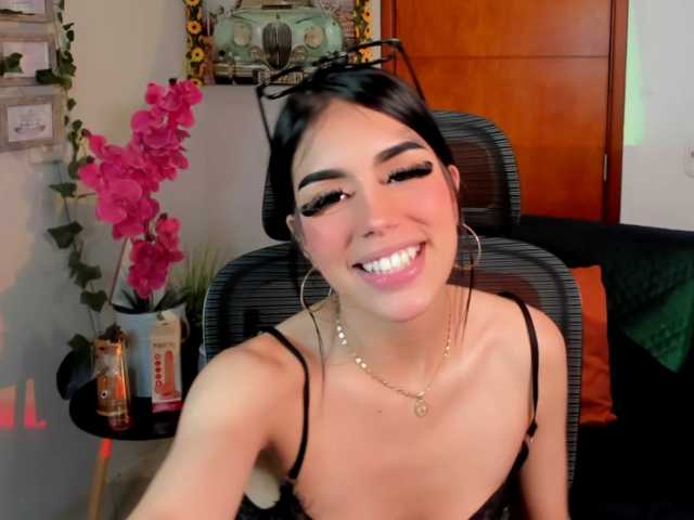 Lucy-clinton live cam on BongaCams