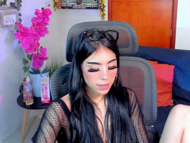 Lucy-clinton, live now on BongaCams