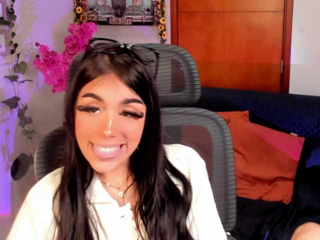 Lucy-clinton live cam on BongaCams