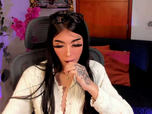 Lucy-clinton live cam on BongaCams