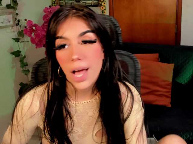 Lucy-clinton live cam on BongaCams