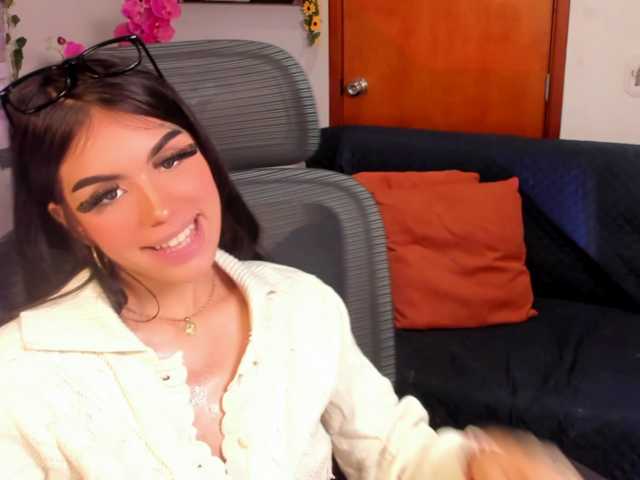 Lucy-clinton live cam on BongaCams