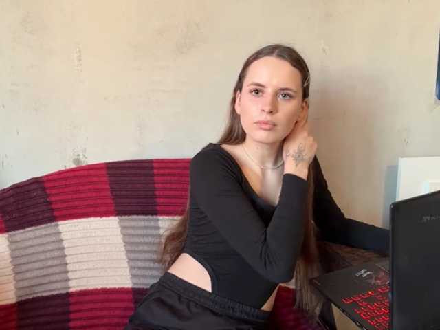 OliviaMir, en vivo ahora en BongaCams