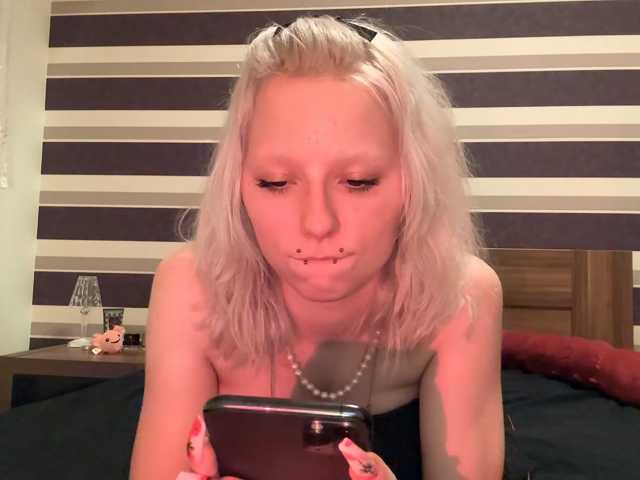 PaleSuccubus live cam